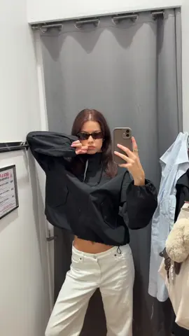 will be wearing this everyday #uniqlo #windbreaker #styleinspo #outfitinspo #stylingtips 