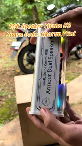 Speaker kecil ini tampil beringas! Mecha V8 dilengkapi lampu RGB, tombol kontrol lengkap di atas, dan bass radiator di belakang. #speaker #speakerbluetooth 