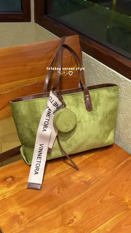 Totebag dari @Vinnetora @VINNETORA PREMIUM emang cakep cakep banget sihh 🥹🫶🏻 #vinnetorabags #taswanita #shoulderbagwanita #totebagwanita #totebagkuliah #totebagmurah 