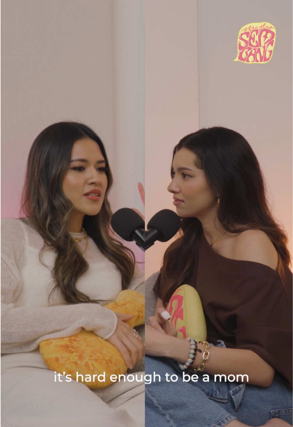 want to know more about her thoughts and reasons for semua yang @Raisa lakukan dalam kehidupannya? #jomsembang later 10pm on @YouTube @Spotify or @Apple Podcasts guys! #studiosembang 