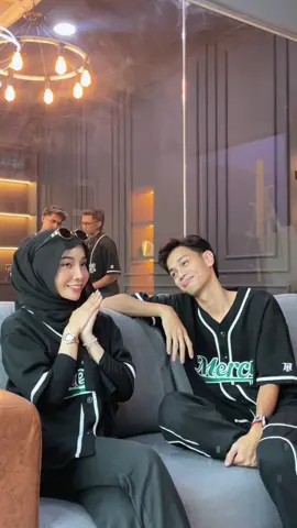 Alamak blushing pulak tengok Asslah dengan Harry ni 😳 #AITeam #AITeamMarketing 