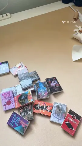 Mini books tutorial finally!!! Let me know if you have any questions! #minibooks #tbrlist #tbr #BookTok #tutorial 