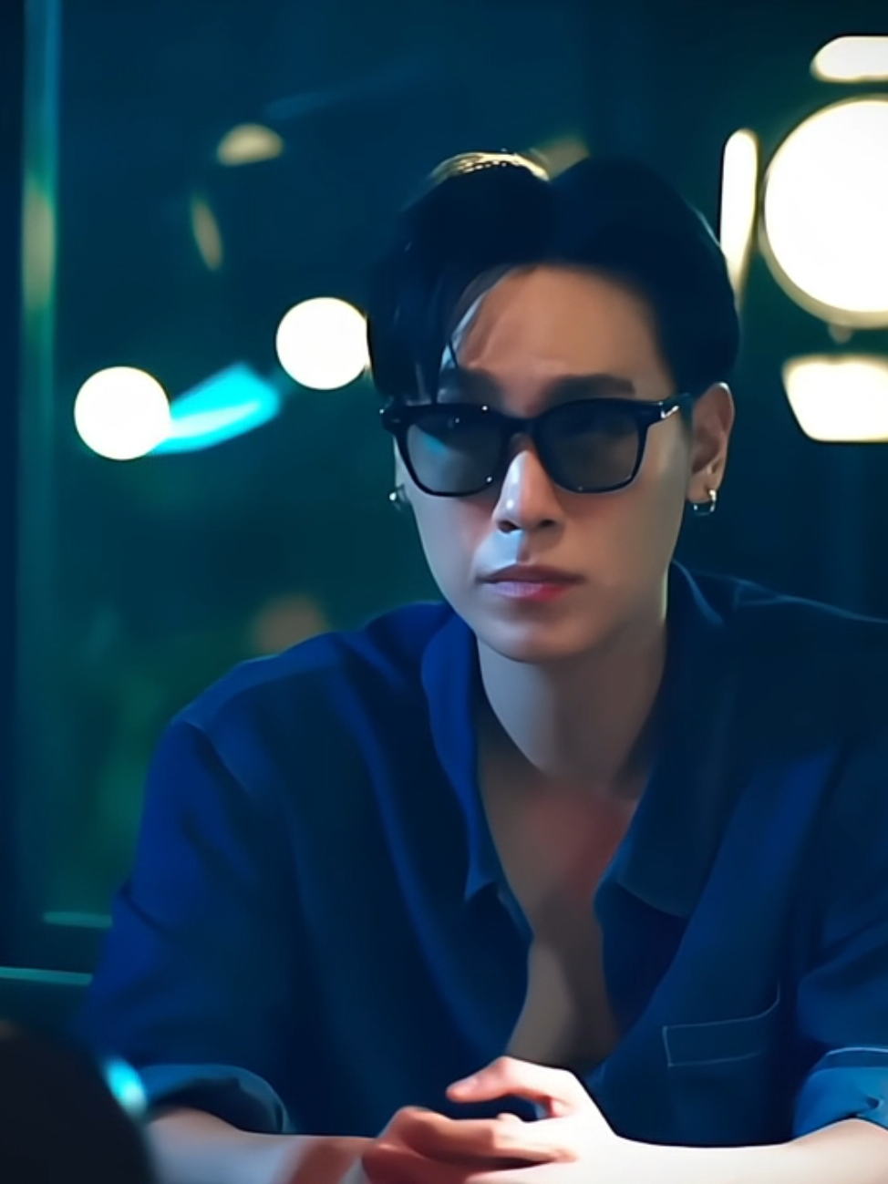 Junior with sunglasses and earring style is practically at a daddy level  #junniorrs 