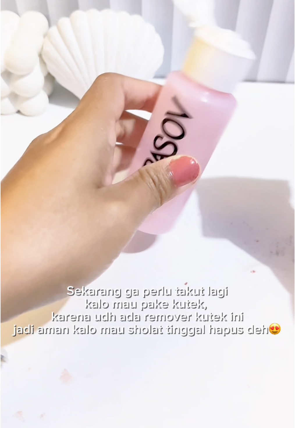 Aaa love banget deh pake remover kutek ini, ga katut2 lagi kalo mau pake kutek, aman tinggal di hapus 🫶🫶  #fyppppppppppppppppppppppp #remover #kutek #brasov 