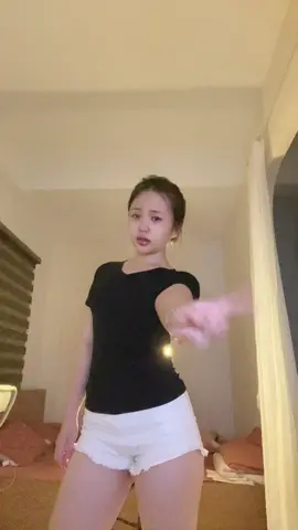 Yêu thương nhau gì đâu mà chỉ toàn là niềm đau…