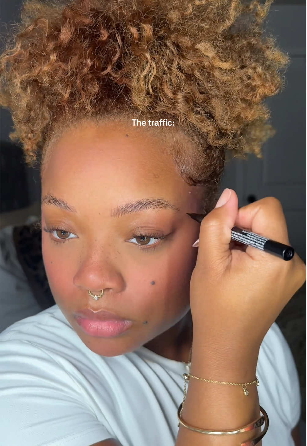 kidding ofc🤣 but I always find time to do a little one two before I leave #makeup #quickgrwm #makeupgrwm #genz #officehumor #officelife #fyp 