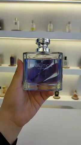 For Men - năng động, tự tin, tươi mát 🔷NAUTICA VOYAGE 100ml EDT        💰790k    ☘️Nautica Voyage là một làn gió biển trong lành và mặn mà, mang hương thơm của các loại thảo mộc và rừng ven biển, đánh thức khả năng của con người để đo lường sức mạnh của mình với thiên nhiên hoang dã. là hương thơm dành cho người đàn ông năng động và lãng mạn.     ☘️Sự kết hợp của màu xanh lá cây và táo, hương hoa mimosa mờ ảo dịu dàng ở lớp hương pha trộn với các note hương tinh khiết của hoa sen, tạo nên một cảm giác thư thái như đang đi trên một chiếc du thuyền hấp dẫn.hương cuối với sự góp mặt của hương gỗ, tuyết tùng, rêu, xạ hương và hổ phách đã làm nên hương thơm thêm nam tính và gợi cảm.