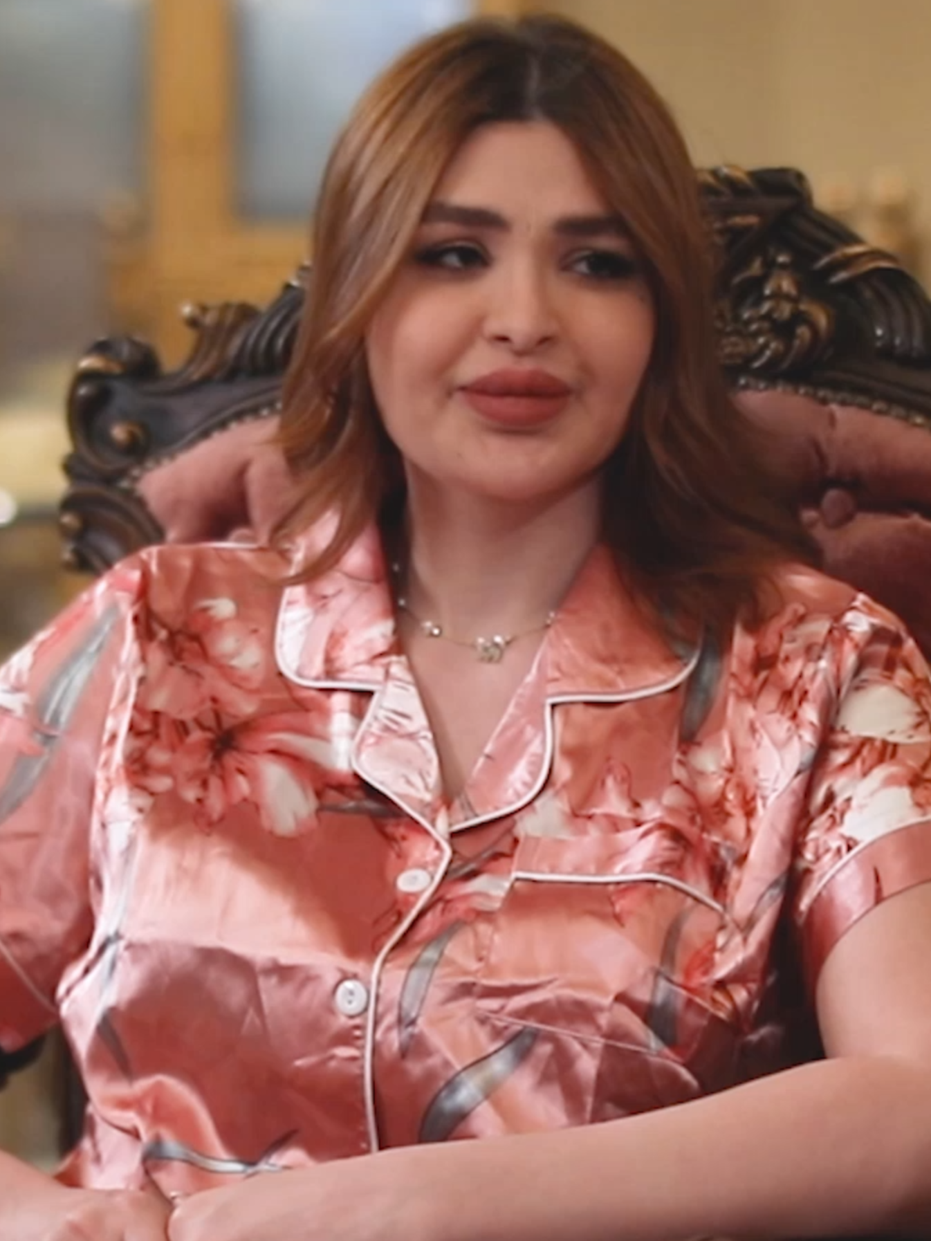 جبلها لمرته شوكولاه مقوية لسهرة الخميس🔥بس عطتها لأخته وصار يلي صار 🔥🤣#سكيتشات #اكسبلور #vibes #reels #سكيتشات_عالماشي #explore