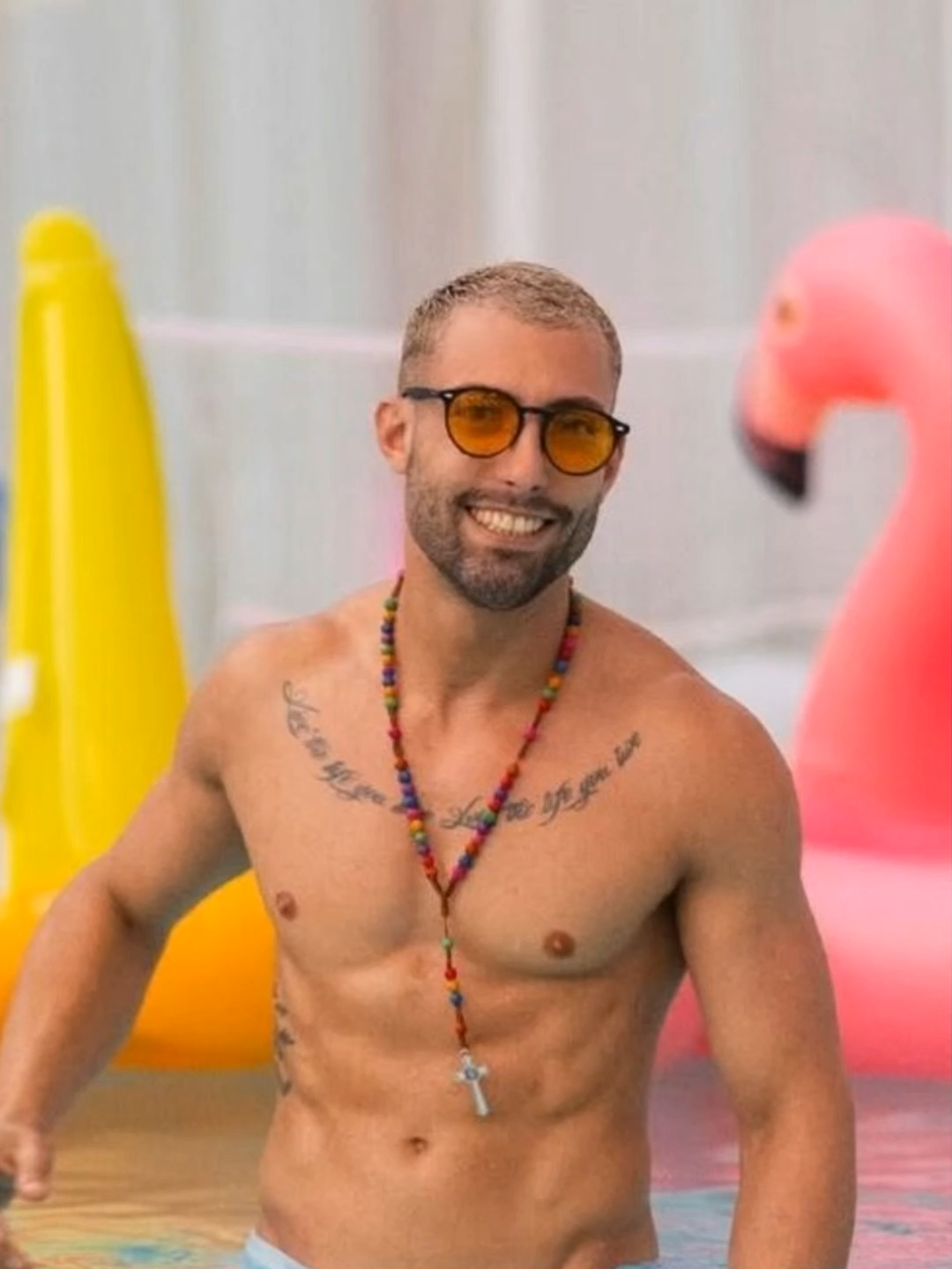 Mattia ar fi agresat-o pe Cristina într-un club, chiar în toaleta localului. Tânăra are vânătăi și a depus plângere; Mattia neagă.