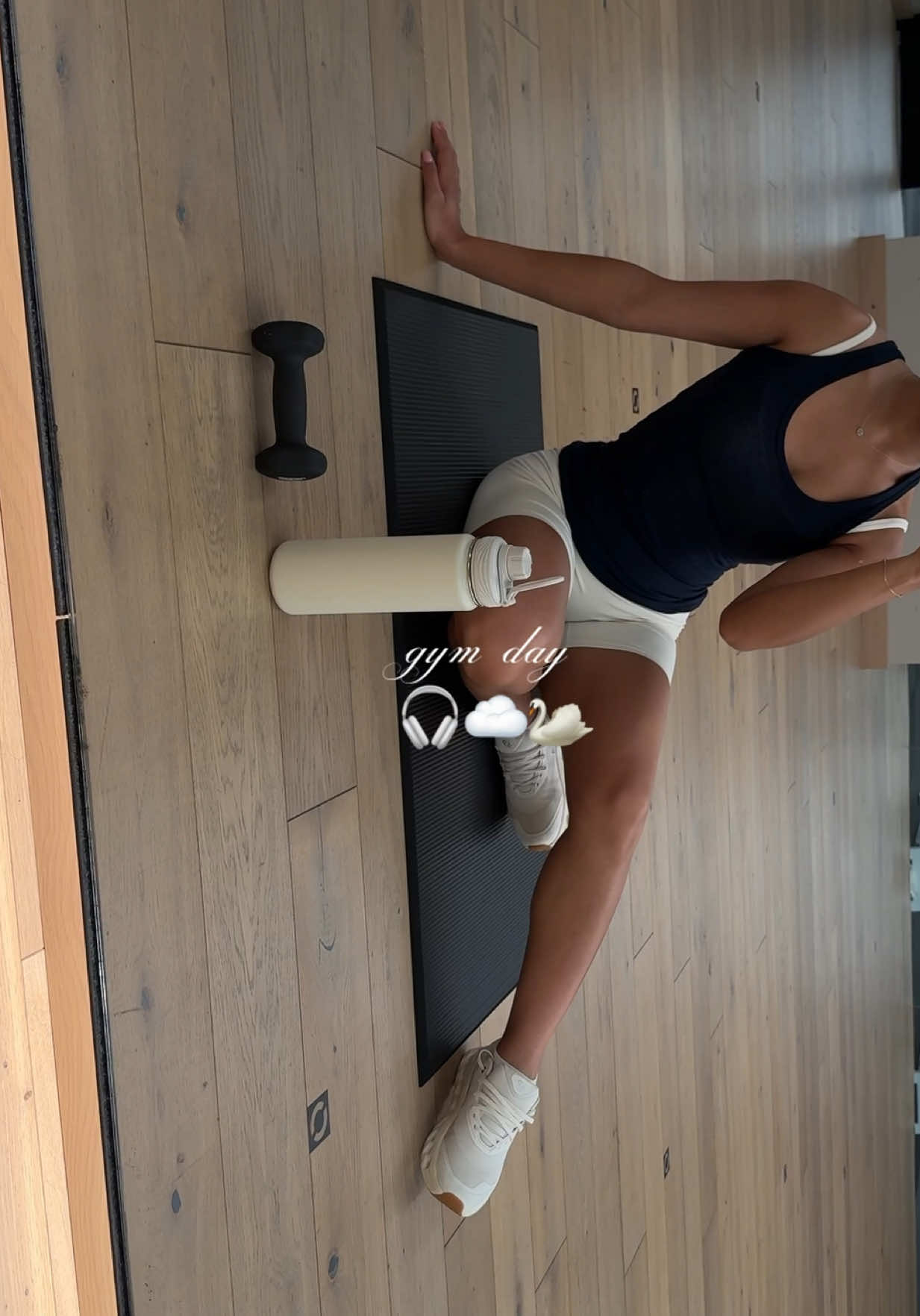 gym day vlog 🎧☁️🤍 #fyp #aesthetic #wellness #gymday #routineaesthetic #morningroutine #healthylifestyle #thatgirlaesthetic @Bloom Nutrition #bloompartner 