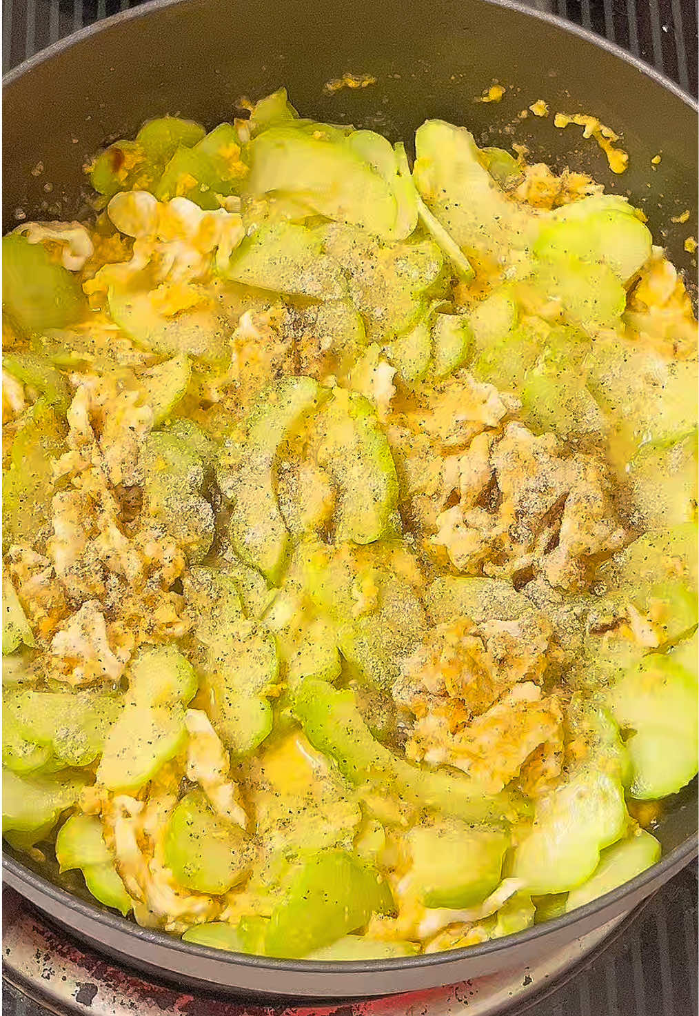 เมนูเติมข้าว มะระหวานผัดไข่ ส่วนประกอบ -น้ำมันรำข้าว -ไข่เป็ด 4ฟอง -มะระหวาน2หัว -กระเทียม -ซอสฝาเขียว1ช้อนโต๊ะ+ซอสเห็ดหอม1ช้อนโต๊ะ+น้ำเปล่า2ช้อนโต๊ะ #อาหารคลีน #มะระ#อาหารทําเอง #อาหารสุขภาพ #เมนูง่ายๆ #อร่อยบอกต่อ #มะระผัดไข่ #เย็นนี้จะกินอะไรดี 