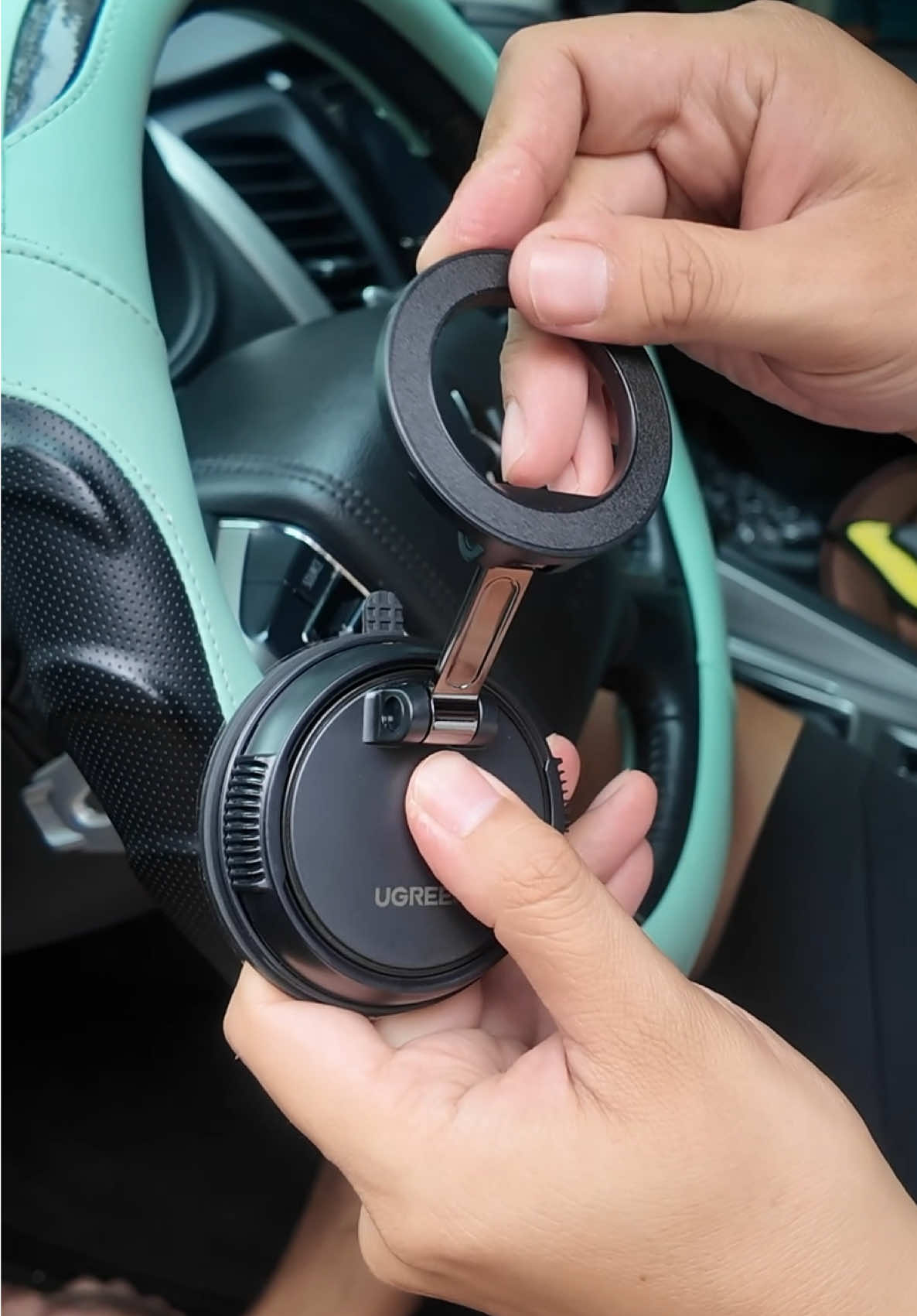 Một chiếc giá đỡ magsafe rất đẹp và sang, cứng cáp đến từ Ugreen #anhthereview #phukienoto #giadodienthoaioto #giadomagsafe #ugreen 
