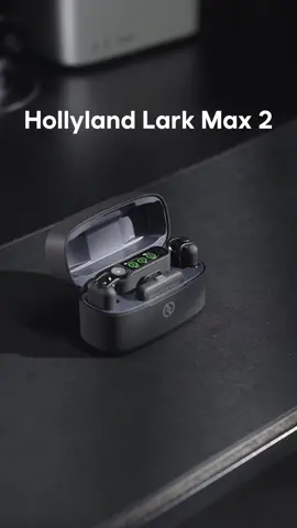 Ces micros sont les meilleurs ! Voici les Hollyland Lark Max 2 ! Ces micros sont probablement les meilleurs actuellement ! Ils ont un son excellent 32 bits avec une réduction de bruit IA bluffante !  Ce sont les premiers micros à avoir également la possibilité de monitorer en temps réel avec des oreillettes fournies avec ! Ils ont en plus un design discret et premium ! Bref ils sont vraiment excellents ! Lien en bio ! #hollyland #hollylandtech #hollylandlarkmax2 #asmrunboxing #asmrvideo                  @Hollylandglobal 