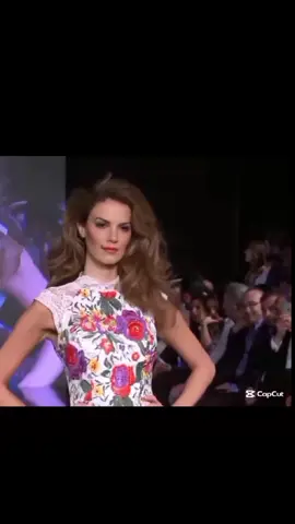 TÜLİN ŞAHİN🇹🇷 Türk model #models #Runway #turkhisdelight #tülinşahin #kesfet #fashion #