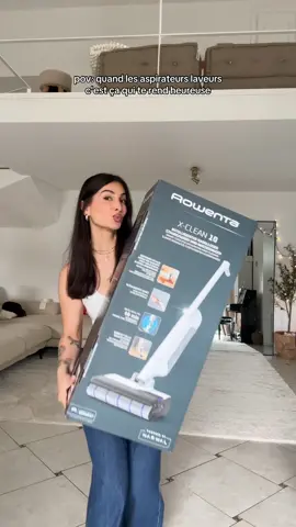 publicité 🧼 un avion de chasse ce Rowenta X-Clean 10 je l’aime 😭 il nettoie votre sol, il aspire le liquide et le solide, il a jusqu’à 60 min d’autonomie, il a même un mode aspiration seule, il fait tout quoi mdr  @rowentabelgium  #RowentaXClean