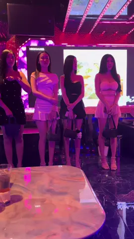 如果你要来泰国曼谷旅游 一定要来体验曼谷的夜生活 多元化的玩法和开放的娱乐氛围一定让你流连忘返 如果你不知道怎么玩 可以联系我做你的的夜生活导游 帮你安排好一切 主页可以看一下 祝你来泰国旅游愉快 #泰国旅游攻略 #泰国夜生活 #泰国晚上去哪里 #泰国旅游 