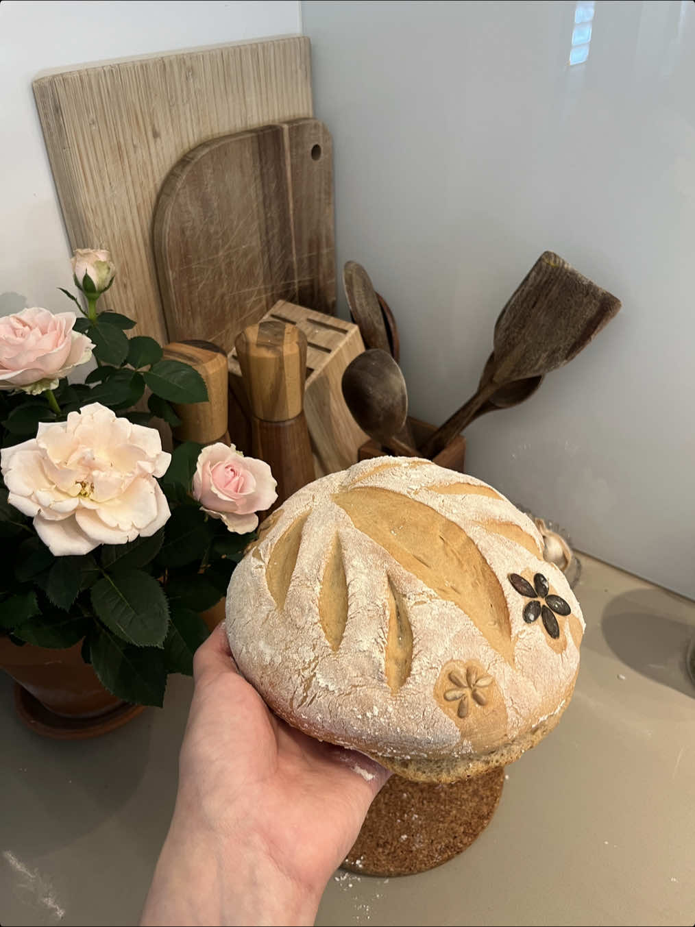 Folg mir für tägliche gesunde & einfache Rezepte<3 Zutaten: -500g Dinkelmehl -7g Trockenhefe oder  12 g Frischhefe -350ml Wasser -1 Tl Salz Backen: 200 grad Ober & unterhitze 25 bis 30 min<3