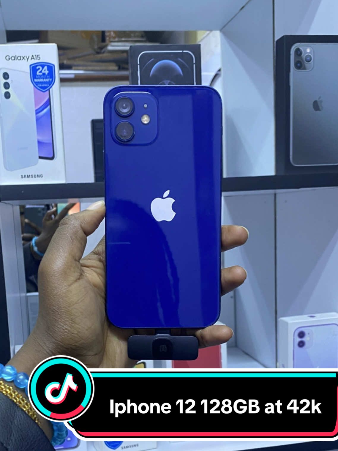iPhone 12 serving looks and pixels😍🙈 Get the 128GB at 42k😎 #fypシ゚ #goviralvideo#affordableiphones #iphone12#tembeakenya🇰🇪 #creatorsearchinsights #relatable #trendingvideo 