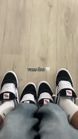 #vansknuskool #matching #vansduo #couplematchingoutfit 