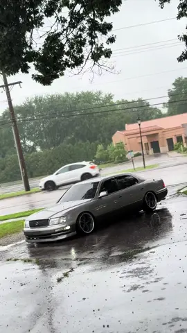 Is that an LS400 😱 #lexus #ls400 #1uz #static #vskf #fyp #like #carsoftiktok #staticcars #slammed #gatlinburg #bagged #slideshop #workwheels #real #gat #blowthisup #loweredcars #cars #vip 