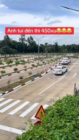 Mình đứng ở giữa con dốc, 😂😂😂#Đào_tạo_lái_xe_tận_tình #Thầy_Trung_dạy_lái_xe 