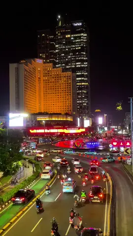 HI ,  video nya boleh di ambil tanpa syarat, kalian edit sendiri ya ga usah di folow dan gusah izin sudah di izinin semua. #view #jakarta #hotelindonesia #plazaindonesia #bundaranhi #foryou #fyp #citylight 