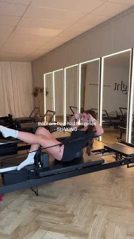 😅😅 happy thursday x Wearing @Bo+Tee 🤍  #pilatesstudio #reformerpilates #pilatesinstructor #stealmyflow #coreflow 