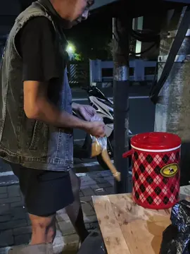 Siap menerima es dalam bentuk apa pun !!! #jogja24jam #jogjamalamhari #angkringanviral #fyp 