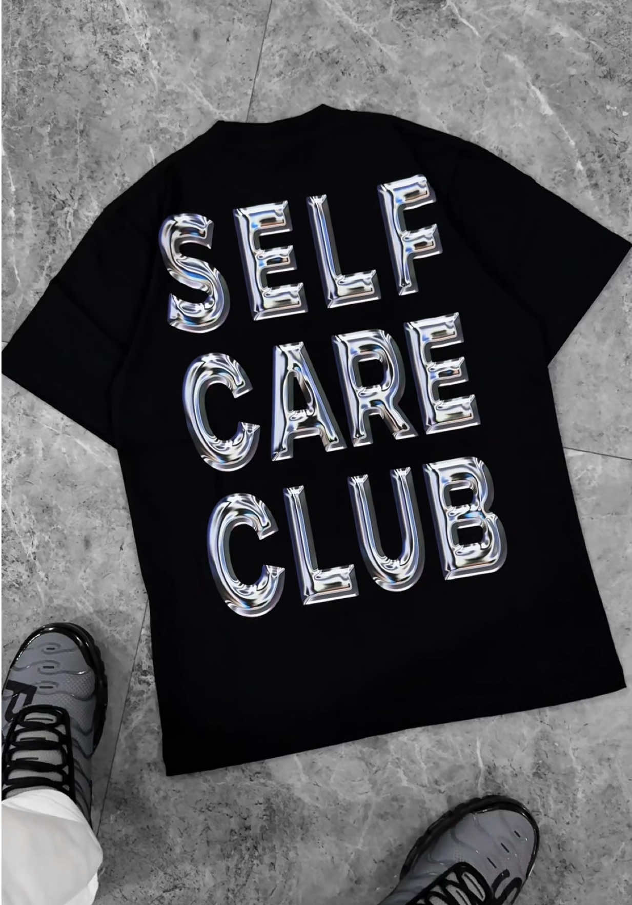 Makin tambah kalcer kalo pake kaos item yang satu ini #WRLDstudios #kaospria #oversize #bajucowok #kaosoversize #kaosdistro #outfitinspo 