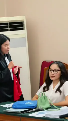 🎬 Sidang heboh, flashdisk nongol… eh hakim malah walkout! 🤯 Drama ruang sidang makin panas, bukti belum sempat diputar, suasana sudah meledak! 🔥 “Hakimnya walkout, bukti malah stay-in!” 😅 @Vicx Beat Mix DJ  #SidangNikitaMirzani #HakimWalkout #DramaSidang #BeritaViral #Pengadilan #ViralHariIni #nikitangamuk 