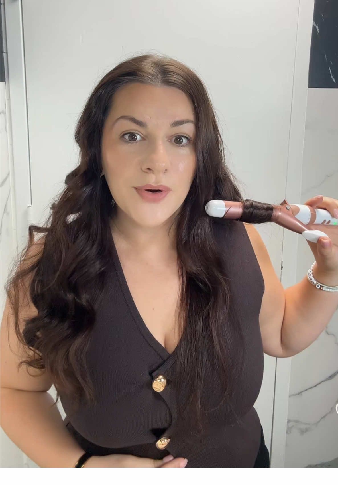 Soft waves + glow-up = my kinda morning 💁🏻‍♀️✨ Used my go-to glam lineup today and I’m OBSESSED 🔥 🩷 @IT Cosmetics m – holy grail for redness 🩷 @Charlotte Tilbury glam (lip liner + setting spray = 10/10) 🩷 @Maybelline NY Bubble Mascara = instant lash lift 🩷 @Huda Beauty contour + @loréal paris usa brow pencil = snatched Quick glam, clean finish.  @tarte cosmetics sugar rush eyeshadow palette 🤍 Who else lives for makeup that WORKS? ⸻ 🔥 #GRWM #SoftGlam #MakeupForRedness #BubbleMascara #QuickMakeupLook #BeautyTok2025 #ViralGRWM