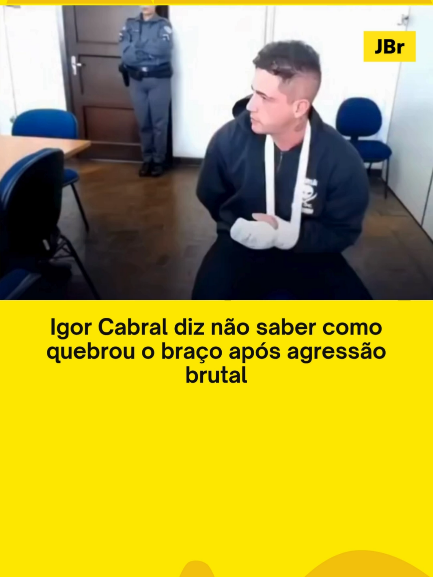 ⚖️ Em vídeo gravado após a prisão, Igor Cabral afirmou que não sabe como quebrou o braço e sugeriu que o ferimento pode ter ocorrido “na hora da confusão” — referindo-se à agressão que cometeu contra a ex-namorada no sábado (26), dentro de um elevador em Natal (RN). 🚨 Ele também afirmou que a fratura “não foi causada pelos policiais”, tentando minimizar a gravidade da situação após ser preso em flagrante por tentativa de feminicídio. 🗣️ Igor desferiu cerca de 60 socos contra a vítima, segundo a investigação. A Justiça converteu a prisão em preventiva, e o caso gerou indignação nas redes sociais. 📹: Reprodução #jornaldebrasilia #feminicidionao #justicapelasmulheres #igorcabral #natalrn