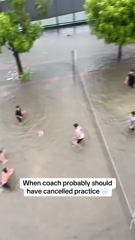 The ball never technically hit the ground 😅 (via @Bóng chuyền Việt Nam) #volleyball #water #viral #aura #asmr 