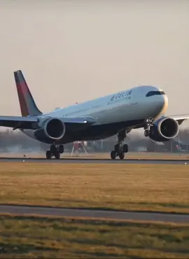 Aviation #aviation #pilot #deltaairlines #aviationlovers #airplanes 