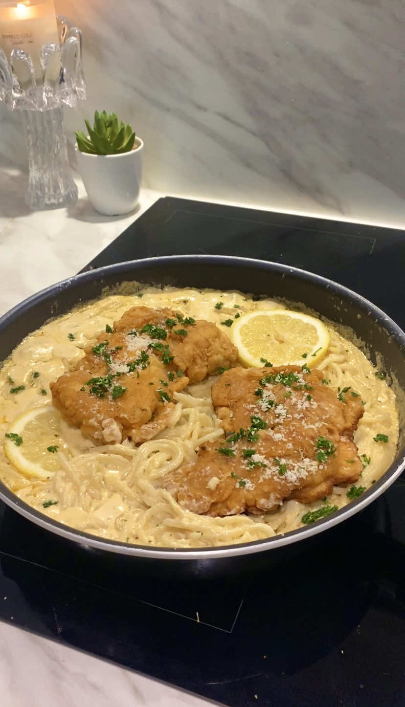 Laga lemon garlic pasta och crispy chicken med mig!💛🍋                                                                            #pasta #pastatiktok #Recipe #fyp  #DinnerIdeas #FoodTok #lemonpasta #crispychicken #friedchicken 
