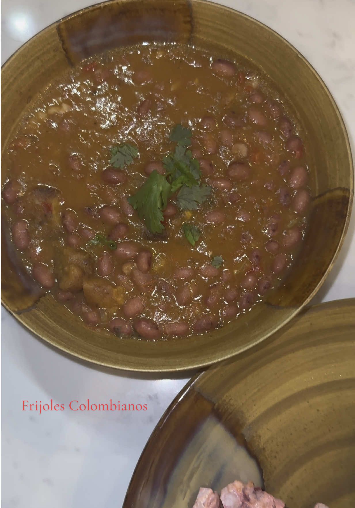 Frijoles colombianos baby!!! I gotta learn how to quite yapping in the kitchen, my girls were hungryyyy #frijolescolombianos #yasepuedecasar 