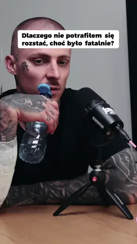 W tej historii Mateusz Tromba dzieli się emocjonalnym zmaganiem z trwaniem w toksycznym związku oraz odzwierciedla swoje doświadczenia z dzieciństwa, które kształtowały jego podejście do relacji. Opowiada o dylematach związanych z rozstaniami, które często są dużo bardziej skomplikowane, niż się wydaje. Dodatkowo, odnosi się do sytuacji swoich rodziców, korzystając z poruszającego przykładu z zakresu psychologii, który bawi się dynamiką miłości i nienawiści. Murowana dawka szczerości i refleksji nad zdrowiem psychicznym, idealna dla tych, którzy walczą o prawdziwe zrozumienie siebie i swoich relacji. Nie przegap tej pasjonującej podróży w głąb emocji! #Psychologia #Relacje #Rozstanie #ZdrowiePsychiczne #Emocje #MiłośćiNienawiść #PodcastFOMO #MateuszTromba #Transformacja #Terapia #Dzieciństwo #PewnośćSiebie #INGPolska