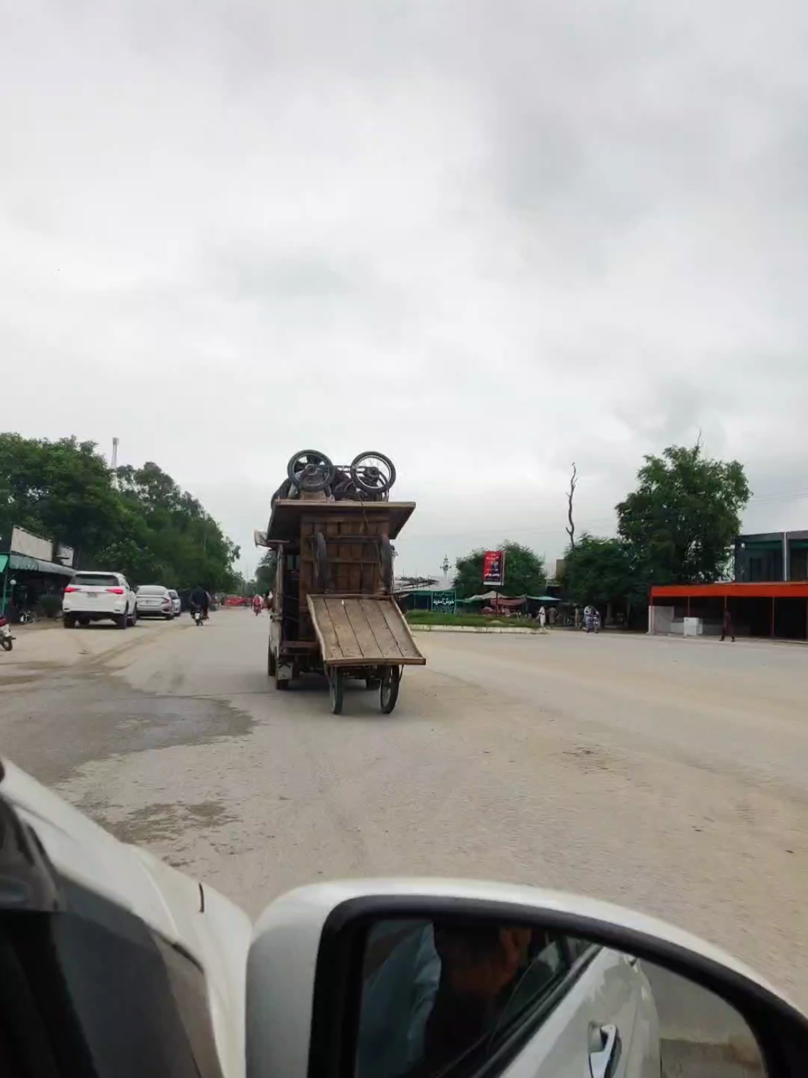 Only In Pakistan Funny Moments There is No Loading Law lol 😆 #pakistan2025 #pakistanculture #pakistanilife #ghourghushti #attock #funny #funnymoments😂 