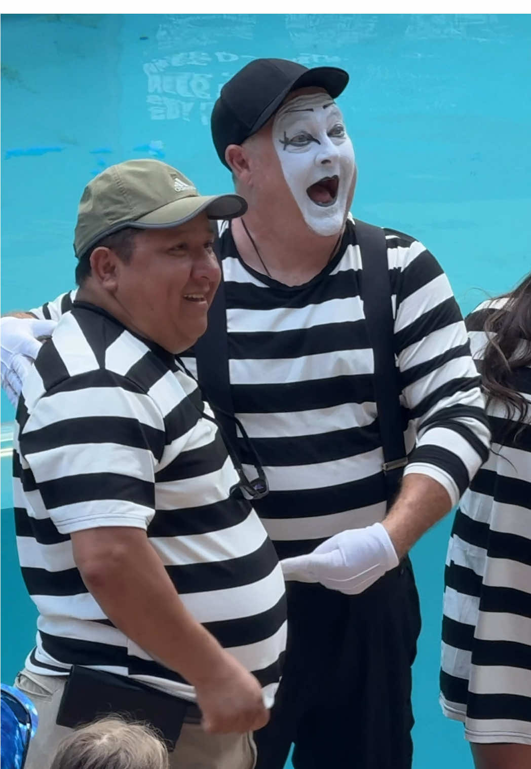 Well, he didn’t expect that 🤣 Tom mime Seaworld #seaworldmime #tomthemime #funny #shorts #comedy #funnyvideos #funnyshorts #Mime #tomtheseaworldmime 