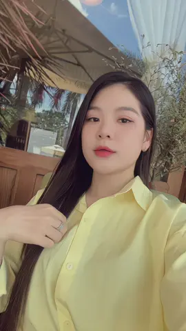 Trời đổ mưa, dù bạn chạy nhanh hay chậm. Chạy hay không chạy quần áo của bạn đều sẽ ướt. Chi bằng cứ chầm chậm bước đi, kết cục đã định. Quá trình tuỳ duyên.