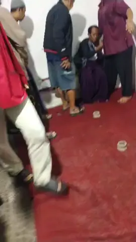 kejadian seorang pemuda berumur 43 tahunan di duga maling Hp tertangkap oleh warga setempat empang bogor 22:00 WIB 31/7/2025 @beritaindonesia____ #bismillahfyp #beritahariini  #viralvideo #viralvideos #viraltiktok  #beritaterkinidanperistiwa #beritatiktok #fy #berita #beritaterkini 