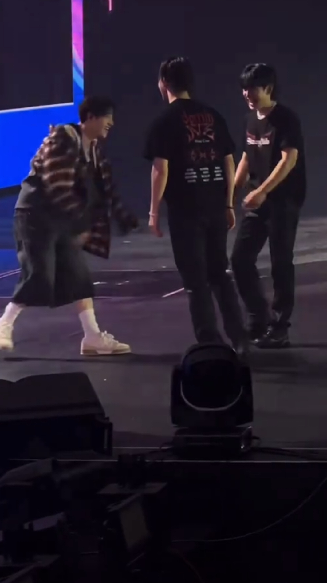 У наши ДЕТОК, даже танцоры невероятно красивые #bangchan #straykids #MinBin #skzoo #hyunho #3racha #hyunlix #jeongin #i_n #seungmin #felix #hanjisung #hyunjin #changbin #leeknow #2min #2chan 