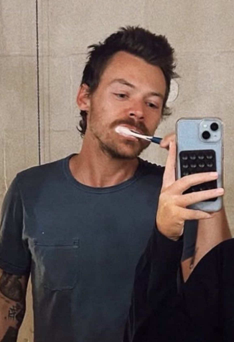 i’m glad he’s taking a break though he really really deserves it  #harrystyles #harries #hslot #hs4 #fypシ゚viral 