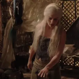 دينيريس الاميره 🤍💐.  #gameofthrones #targaryen #دينيريس_تارغيريان #Daenerys #صراع_العروش #تيم_مصممين_ويستروس⚔️🔥 #fyp #explore #jorj @𝗟𝗘𝗚𝗢𝗟𝗔𝗦 @حمودي ᷂براثيون 𓅃 @احــــمــد 🇮🇹. @‹ 𝑁𝑂.13 | 🇮🇹 @عباس الـ ستارك #1🔥🐺 @عَباس  . 