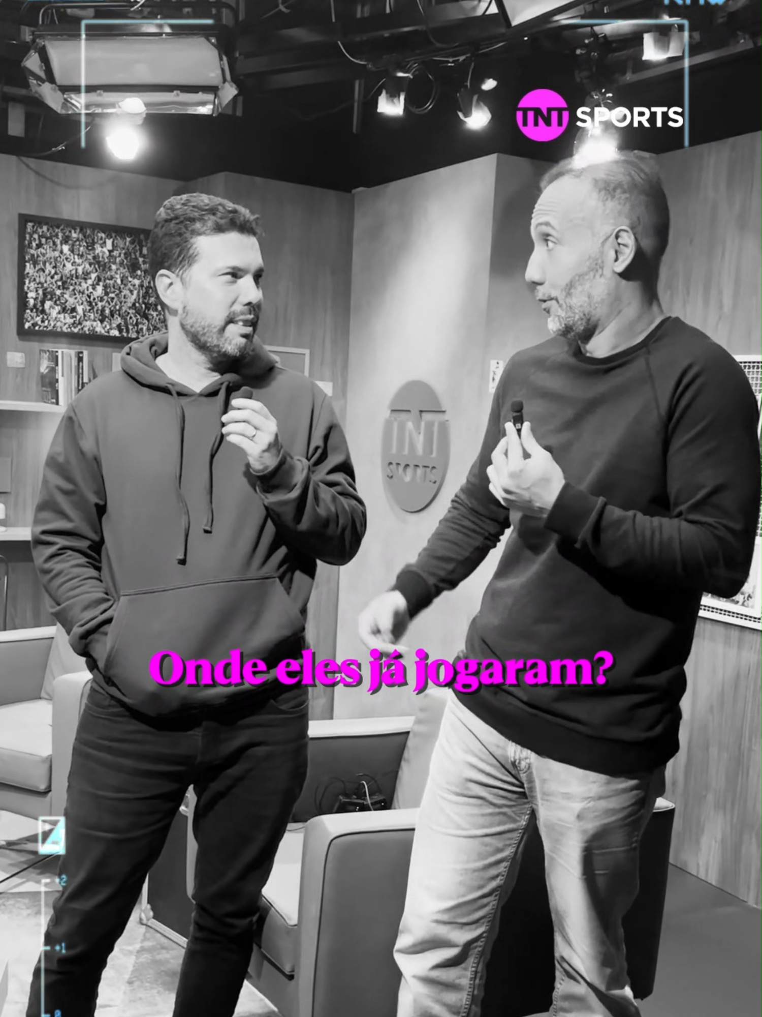 Vocês saberiam outros clubes que essa galera aí jogou?! 🤔 @bruno.formiga e @jorge.iggor foram desafiados a relembrar nomes de times por onde alguns atletas passaram, mas parece que o Jorge não anda tão de memória assim... 🤣👀 Não perca, dia 13/08, quarta-feira, às 14h30, PSG x Tottenham, na decisão da Supercopa da UEFA. Veja AO VIVO pela @tntsportsbr e @hbomaxbr! #SupercopaNaTNTSports #HBOMax #tiktokesportes #psg #tottenham #richarlisonpombo
