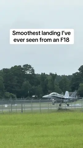 #smooth #f18 #f18hornet #marines #miltok #checkerboard #check #fightson #military #aviator #aviationlovers #aviationdaily #flying #landing 