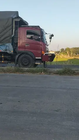 Karo seng gawe urep di paringi Slamet wong i tergantung tanduran ne