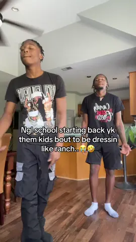 First day outfits send em in da chat no kapp #viral #explorepage #firstsayofschooloutfit #outfits #firstdayofschool 