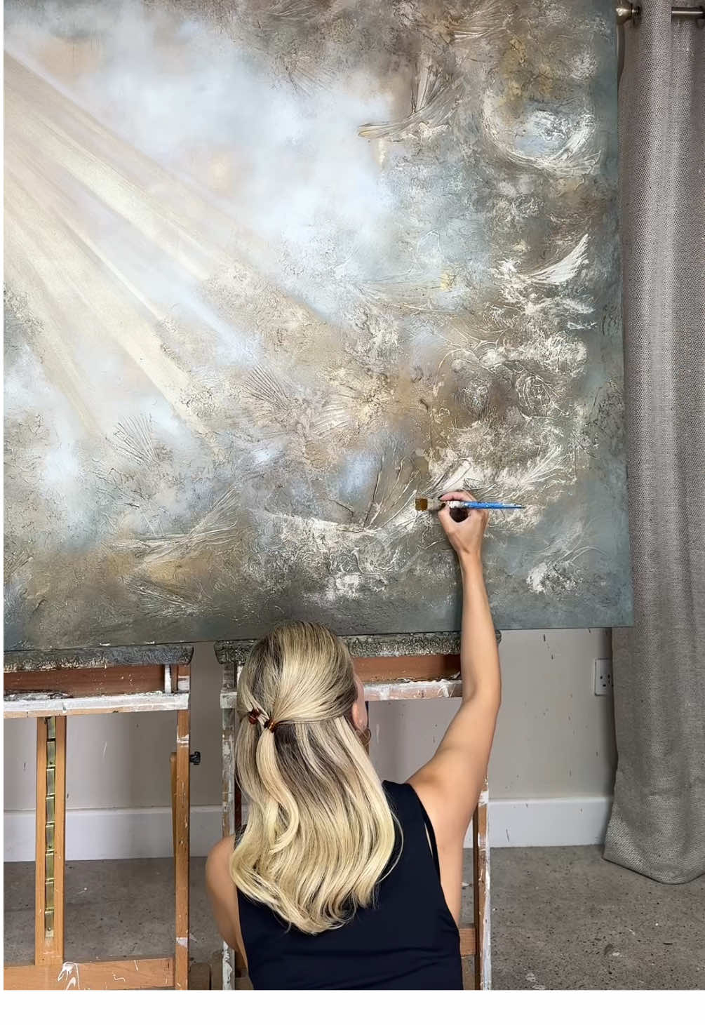 Ohhh Frank! My grandad used to sing this all the time!! Makes me think of him 🥹 I hope his proud actually!! I think he’d like that I’m trying not to be deterred by my by abstract roots when being inspired by the traditional greats!! I love the idea of mixing modern with renaissance esk interpretations!  what do you reckon!? Xx  ##paintwithme##artistsofinstagram##abstractart##modernrenaissance##bespokeart