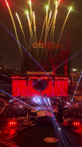 The lasers and fireworks at the Blackpink concert 👌 #blackpink #blackpinkinyourarea #newyork #deadlineworldtour #deadline